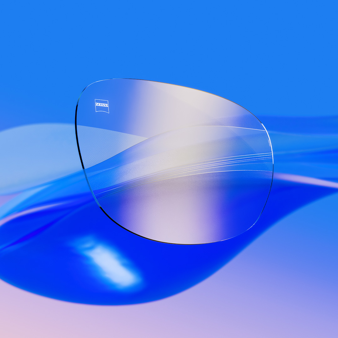 Lentes transparentes impecables con protector ZEISS DuraVision Gold UV con un sutil reflejo dorado.