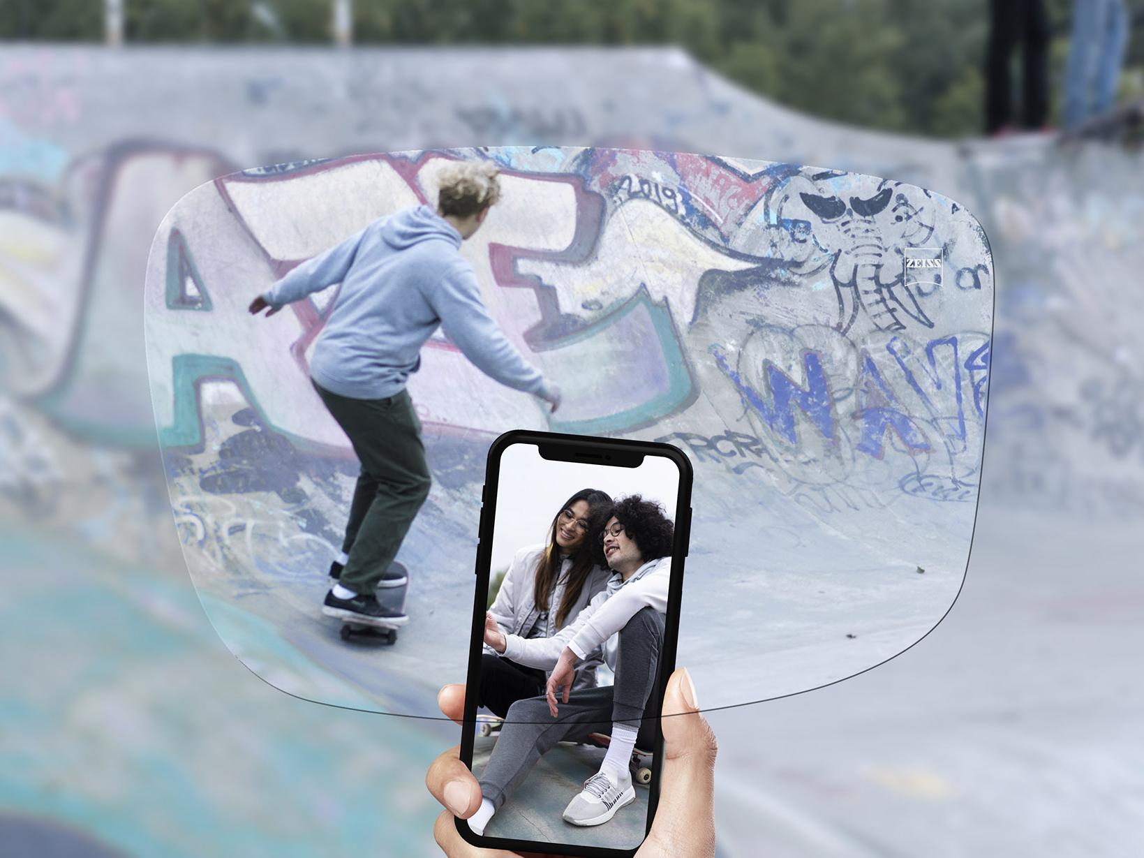 Vista de una pista de patinaje con lentes de visión sencilla ZEISS SmartLife.