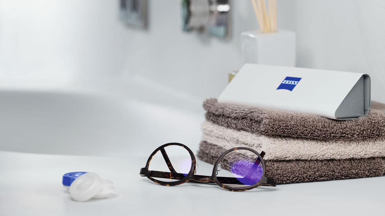 Trabajo en equipo: no gafas O lentes de contacto, sino gafas Y lentes de contacto.