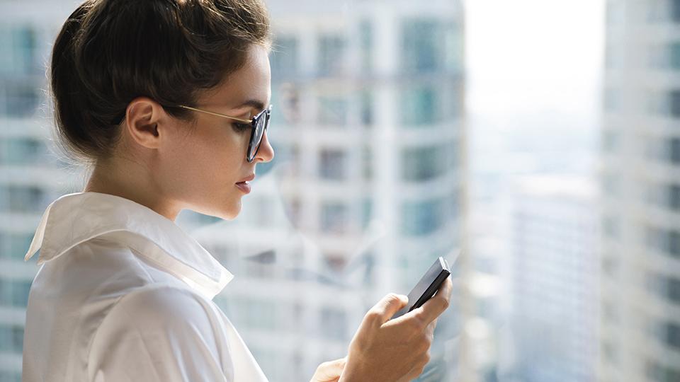 En la actualidad, mirar el smartphone forma parte de nuestras vidas como el respirar.