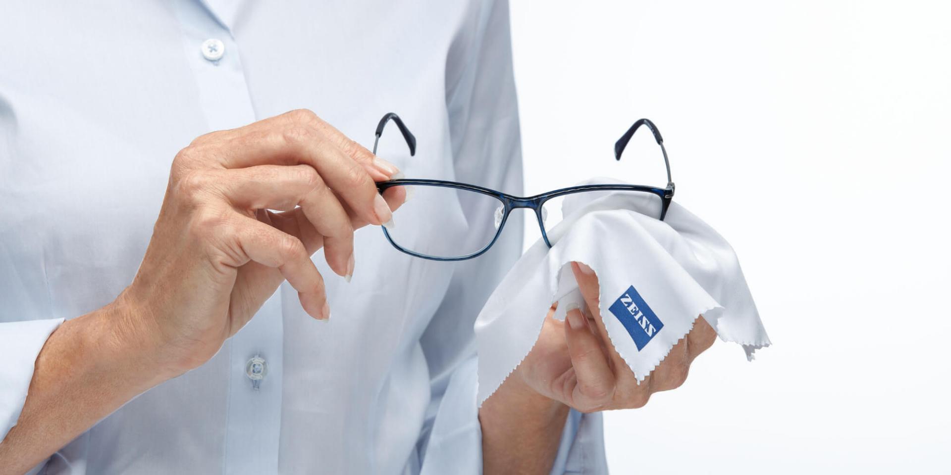 Cómo cuidar sus lentes correctivos