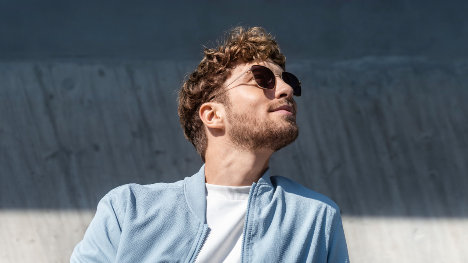 Lentes fotosensibles para una mayor flexibilidad, protección y un día a día más cómodo.