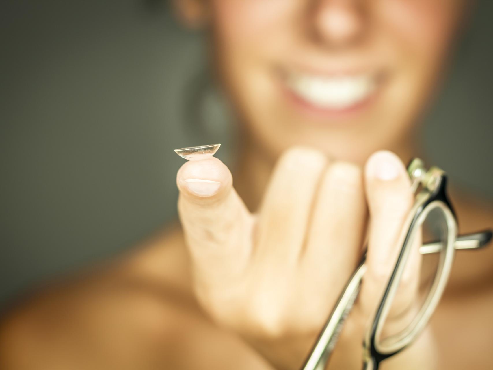 Astigmatismo: ¿gafas o lentes de contacto?