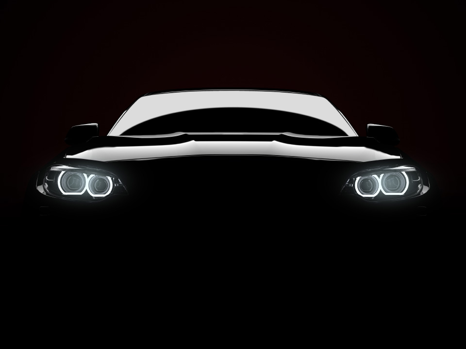 Oscuridad en la que solo se puedes percibir la parte delantera de un automóvil con faros cegadores.