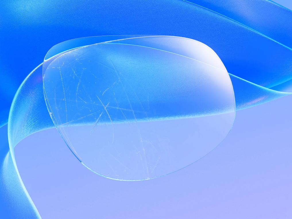 Ilustración en 3D por CGI de un lente rayado, sobre el que se aplica un fino tratamiento que oculta eficazmente las rayas, lo que logra una superficie de lente transparente e impecable.