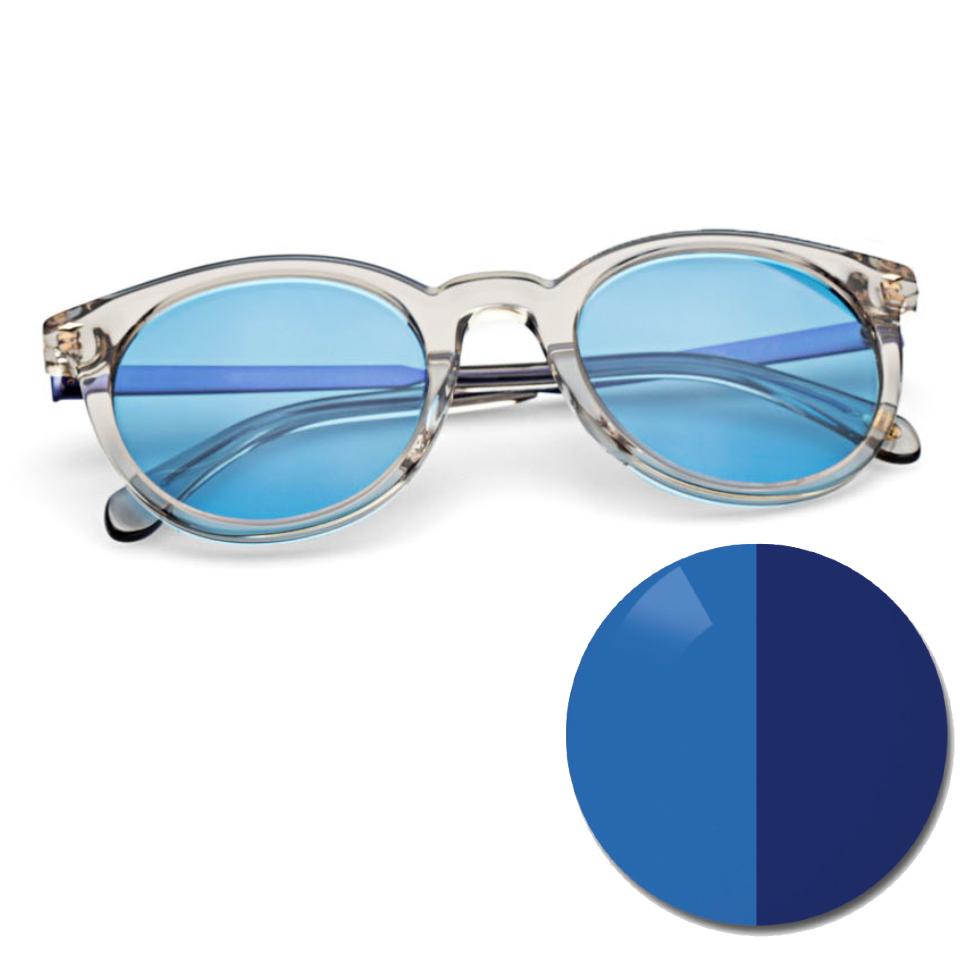 Lentes con AdaptiveSun de ZEISS en azul uniforme y un punto de color en tono claro y oscuro